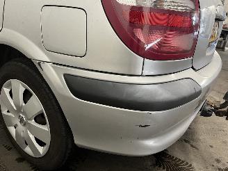 Nissan Almera Almera (N16) Hatchback 1.8 16V (QG18DE) [84kW]  (01-2000/11-2002) picture 9