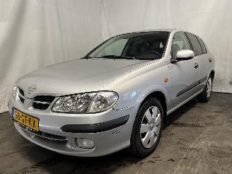 Nissan Almera Almera (N16) Hatchback 1.8 16V (QG18DE) [84kW]  (01-2000/11-2002) picture 2