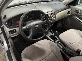 Nissan Almera Almera (N16) Hatchback 1.8 16V (QG18DE) [84kW]  (01-2000/11-2002) picture 17