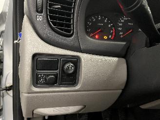 Nissan Almera Almera (N16) Hatchback 1.8 16V (QG18DE) [84kW]  (01-2000/11-2002) picture 23