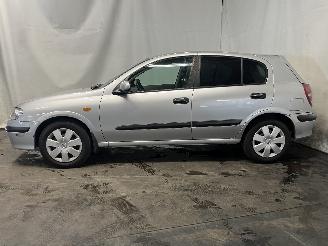 Nissan Almera Almera (N16) Hatchback 1.8 16V (QG18DE) [84kW]  (01-2000/11-2002) picture 3