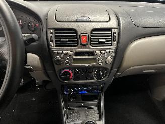 Nissan Almera Almera (N16) Hatchback 1.8 16V (QG18DE) [84kW]  (01-2000/11-2002) picture 19