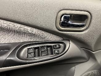 Nissan Almera Almera (N16) Hatchback 1.8 16V (QG18DE) [84kW]  (01-2000/11-2002) picture 24