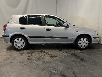 Nissan Almera Almera (N16) Hatchback 1.8 16V (QG18DE) [84kW]  (01-2000/11-2002) picture 6