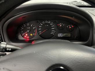 Nissan Almera Almera (N16) Hatchback 1.8 16V (QG18DE) [84kW]  (01-2000/11-2002) picture 20