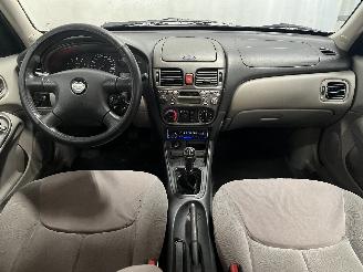 Nissan Almera Almera (N16) Hatchback 1.8 16V (QG18DE) [84kW]  (01-2000/11-2002) picture 16