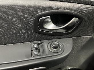 Renault Clio Clio IV Estate/Grandtour (7R) Combi 5-drs 1.5 Energy dCi 90 FAP (K9K-6=
28(K9K-E6)) [66kW]  (11-2012/08-2021) picture 18
