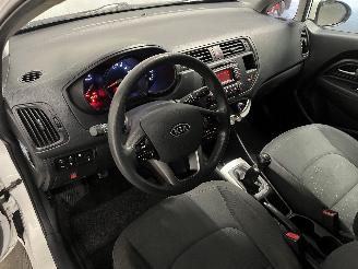 Kia Rio Rio III (UB) Hatchback 1.2 CVVT 16V (G4LA5) [63kW]  (09-2011/12-2017) picture 12