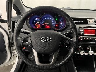 Kia Rio Rio III (UB) Hatchback 1.2 CVVT 16V (G4LA5) [63kW]  (09-2011/12-2017) picture 13