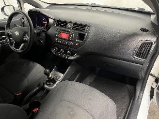 Kia Rio Rio III (UB) Hatchback 1.2 CVVT 16V (G4LA5) [63kW]  (09-2011/12-2017) picture 9