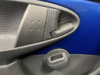 Citroën C1 C1 Hatchback 1.0 12V (1KR-FE(CFB)) [50kW]  (06-2005/09-2014) picture 24
