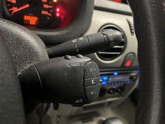 Renault Kangoo Kangoo (KC) MPV 1.6 16V (K4M-752) [70kW]  (06-2001/01-2008) picture 16