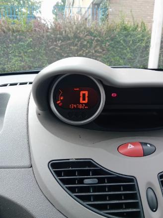 Renault Twingo Twingo II (CN) Hatchback 3-drs 1.2 16V (D4F-772(D4F-J7)) [56kW]  (03-2=
007/09-2014) picture 2
