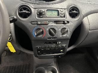 Toyota Yaris Yaris (P1) Hatchback 1.3 16V VVT-i (2SZFE) [64kW]  (04-2002/09-2005) picture 17