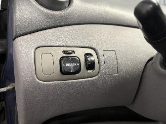 Toyota Yaris Yaris (P1) Hatchback 1.3 16V VVT-i (2SZFE) [64kW]  (04-2002/09-2005) picture 21