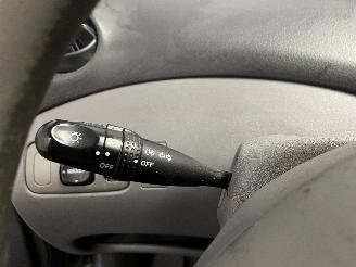 Toyota Yaris Yaris (P1) Hatchback 1.3 16V VVT-i (2SZFE) [64kW]  (04-2002/09-2005) picture 20