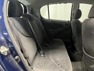 Toyota Yaris Yaris (P1) Hatchback 1.3 16V VVT-i (2SZFE) [64kW]  (04-2002/09-2005) picture 13