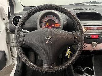 Peugeot 107 107 Hatchback 1.0 12V (384F(1KR)) [50kW]  (06-2005/05-2014) picture 17