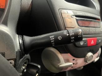 Peugeot 107 107 Hatchback 1.0 12V (384F(1KR)) [50kW]  (06-2005/05-2014) picture 20