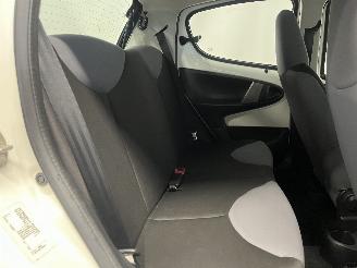 Peugeot 107 107 Hatchback 1.0 12V (384F(1KR)) [50kW]  (06-2005/05-2014) picture 14