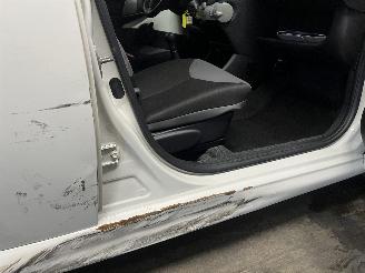 Peugeot 107 107 Hatchback 1.0 12V (384F(1KR)) [50kW]  (06-2005/05-2014) picture 9