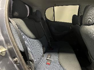 Toyota Yaris Yaris (P1) Hatchback 1.3 16V VVT-i (2SZFE) [64kW]  (04-2002/09-2005) picture 15
