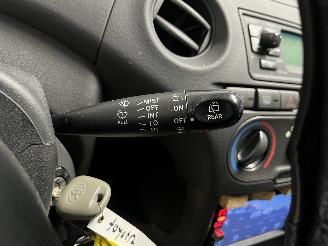 Toyota Yaris Yaris (P1) Hatchback 1.3 16V VVT-i (2SZFE) [64kW]  (04-2002/09-2005) picture 21