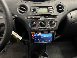 Toyota Yaris Yaris (P1) Hatchback 1.3 16V VVT-i (2SZFE) [64kW]  (04-2002/09-2005) picture 19