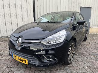 skadebil auto Renault Clio Clio IV (5R) Hatchback 5-drs 1.2 TCE 16V GT EDC (H5F-412(H5F-G4)) [87k=
W]  (01-2016/08-2021) 2018/3