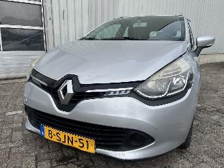 Vaurioauto  passenger cars Renault Clio Clio IV Estate/Grandtour (7R) Combi 5-drs 1.5 Energy dCi 90 FAP (K9K-6=
08(K9K-B6)) [66kW]  (11-2012/08-2021) 2013/10