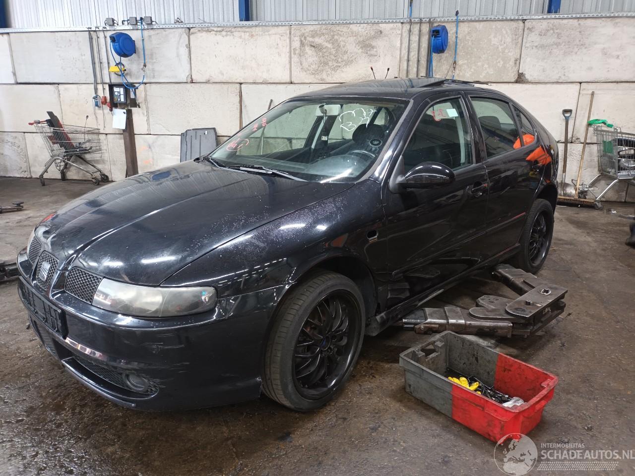 Seat Leon Leon (1M1) Hatchback 5-drs 1.8 20V Turbo (AUQ) [132kW]  (09-2000/09-20=
05)