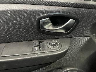 Renault Clio Clio IV Estate/Grandtour (7R) Combi 5-drs 1.5 Energy dCi 75 FAP (K9K-6=
12) [55kW]  (01-2013/08-2021) picture 19