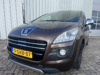 Voiture accidenté Peugeot 3008 3008 I (0U/HU) MPV 2.0 HYbrid4 16V (DW10CTED4(RHC)) [147kW]  (02-2011/=
08-2016) 2013/11
