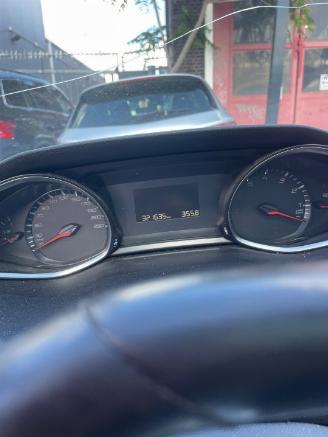 Peugeot 308 308 SW (L4/L9/LC/LJ/LR) Combi 5-drs 1.2 12V e-THP PureTech 110 (EB2DT(=
HNZ)) [81kW]  (03-2014/12-2021) picture 2