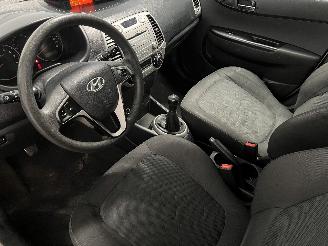 Hyundai I-20 i20 Hatchback 1.2i 16V (G4LA) [57kW]  (09-2008/12-2012) picture 16