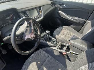 Opel Grandland Grandland (X) SUV 1.2 Turbo 12V (F12XHT(EB2ADTS)) [96kW]  (06-2017/...=
) picture 17