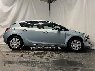 Opel Astra Astra J (PC6/PD6/PE6/PF6) Hatchback 5-drs 1.6 16V (A16XER(Euro 5)) [85=
kW]  (12-2009/10-2015) picture 7
