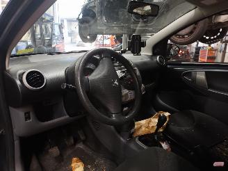 Peugeot 107 107 Hatchback 1.0 12V (384F(1KR)) [50kW]  (06-2005/05-2014) picture 5