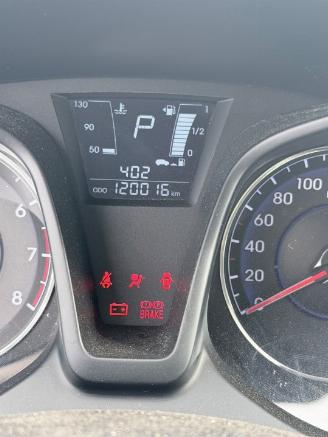 Hyundai Ix20 iX20 (JC) SUV 1.6i 16V (G4FC-G) [92kW]  (11-2010/07-2019) picture 2