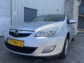 krockskadad bil auto Opel Astra Astra J Sports Tourer (PD8/PE8/PF8) Combi 1.4 16V ecoFLEX (A14XER(Euro=
 5)) [74kW]  (10-2010/10-2015) 2011/3