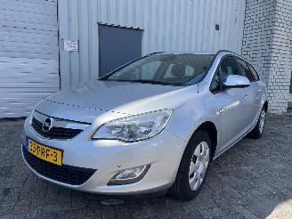 Opel Astra Astra J Sports Tourer (PD8/PE8/PF8) Combi 1.4 16V ecoFLEX (A14XER(Euro=
 5)) [74kW]  (10-2010/10-2015) picture 3