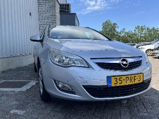 Opel Astra Astra J Sports Tourer (PD8/PE8/PF8) Combi 1.4 16V ecoFLEX (A14XER(Euro=
 5)) [74kW]  (10-2010/10-2015) picture 6