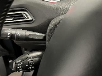 Peugeot 308 308 SW (L4/L9/LC/LJ/LR) Combi 5-drs 1.2 12V e-THP PureTech 130 (EB2DTS=
(HNY)) [96kW]  (03-2014/06-2021) picture 18