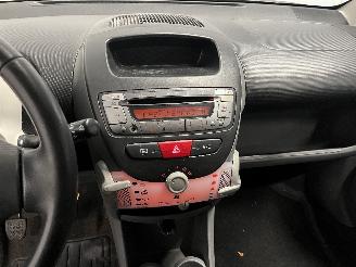 Peugeot 107 107 Hatchback 1.0 12V (384F(1KR)) [50kW]  (06-2005/05-2014) picture 17