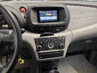 Nissan Almera Almera Tino (V10M) MPV 1.8 16V (QG18DE) [85kW]  (12-2002/02-2006) picture 18