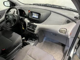 Nissan Almera Almera Tino (V10M) MPV 1.8 16V (QG18DE) [85kW]  (12-2002/02-2006) picture 13