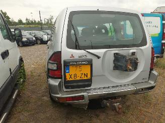 Mitsubishi Pajero Pajero Hardtop (V2/4/6/7) Terreinwagen 3.2 DI-D 16V (4M41) [118kW]  (0=
4-2000/12-2006) picture 3