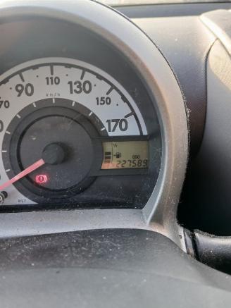 Peugeot 107 107 Hatchback 1.0 12V (384F(1KR)) [50kW]  (06-2005/05-2014) picture 2