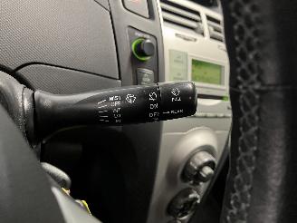 Toyota Yaris Yaris II (P9) Hatchback 1.3 16V VVT-i (2SZFE) [64kW]  (08-2005/11-2010=
) picture 20