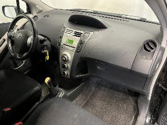 Toyota Yaris Yaris II (P9) Hatchback 1.3 16V VVT-i (2SZFE) [64kW]  (08-2005/11-2010=
) picture 13